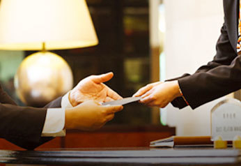 商務咨詢 企業(yè)航行中的燈塔與羅盤